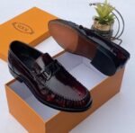 Tods Luco logo embellished patent leather wine colour - Image 2