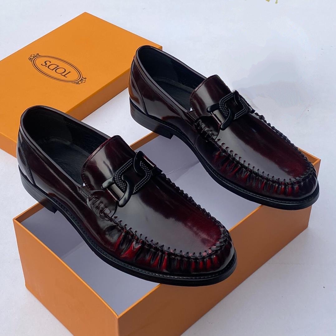 80b11bdb-0298-4f52-8675-d0b0ef4c15c4 Copy Tods Luco logo embellished patent leather wine colour - Image 1