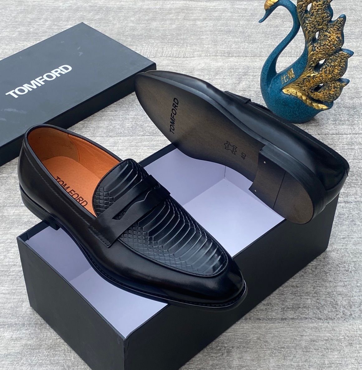 9b7aabd0-7dcd-4d62-b3a9-c16cfd696c43 Tomford Crocs Effects leather Loafers Black - Image 1