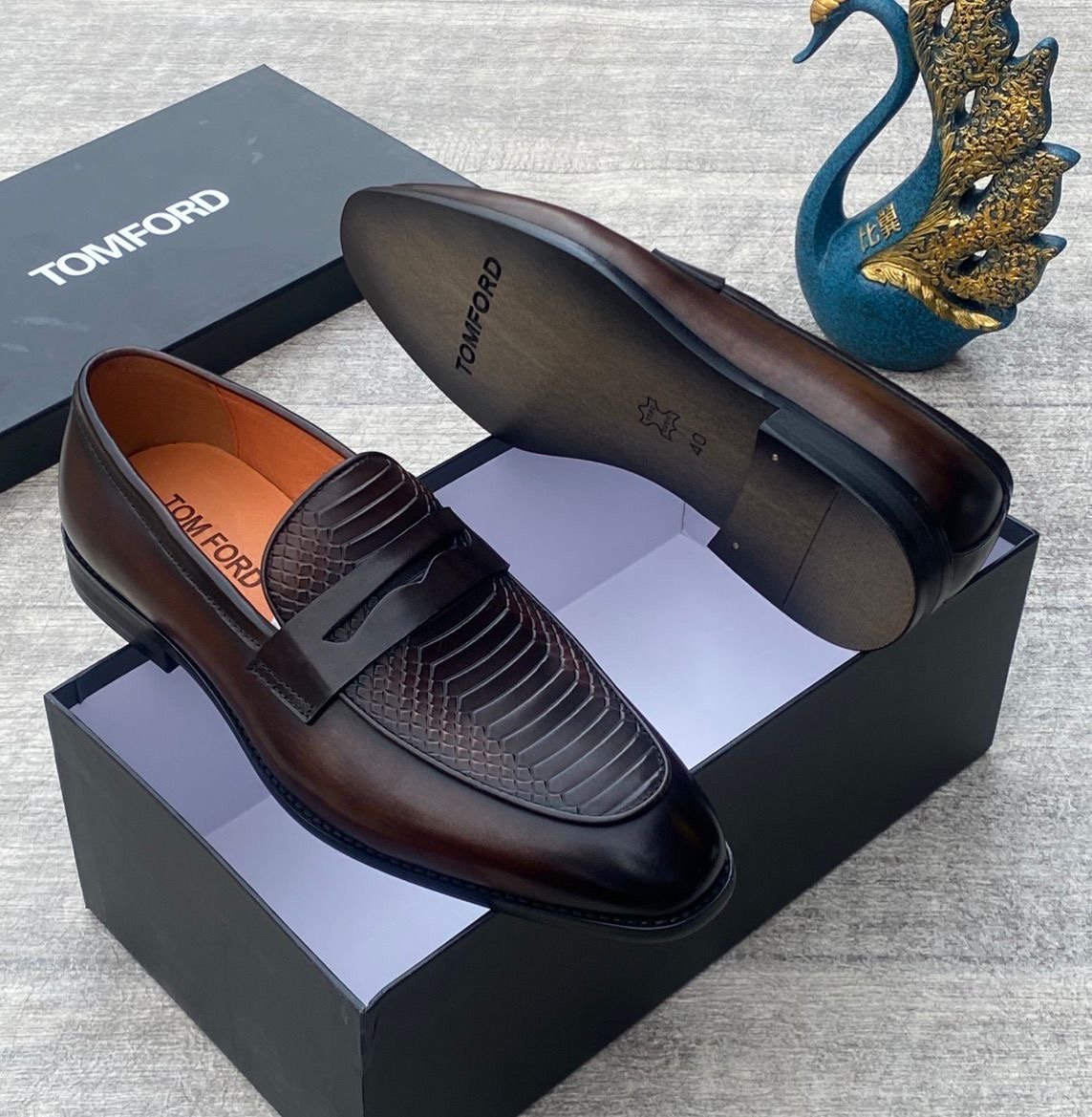 9f9b89e0-ea7a-47ac-9378-df7b34cba279 Tomford Crocs Effects leather Loafers Coffee Brown - Image 1